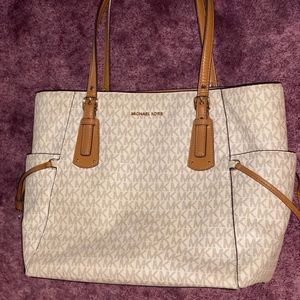 Michael Kors Voyager Tote